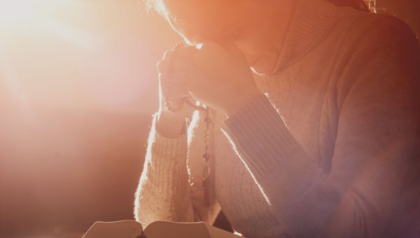 Chapelet ; Rosaire; Femmes