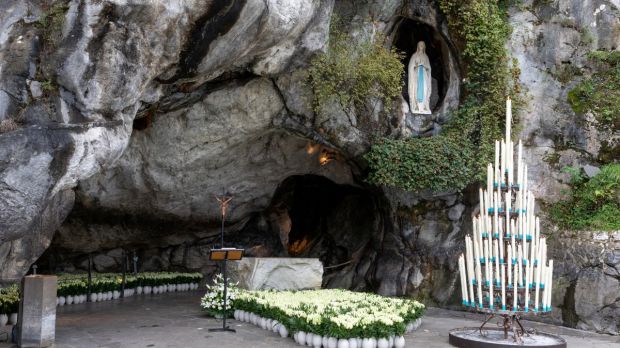 Hommage floral à Lourdes