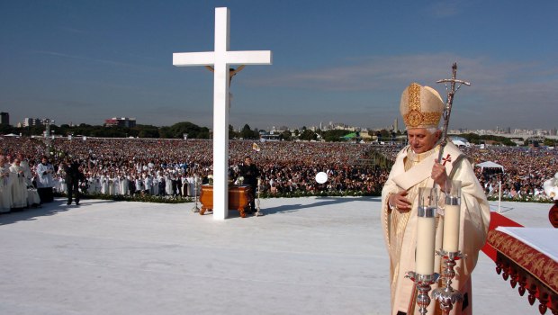 Bento XVI em Missa no Campo de Marte, São Paulo, em 11 de maio de 2007