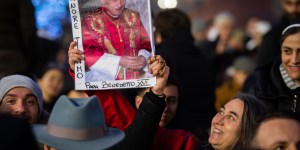 Le pape Benoît XVI peut-il être bientôt canonisé ?