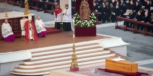 Comment vont se dérouler les funérailles du pape François ?