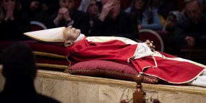 Quand les deux corps du pape n’en font désormais qu’un
