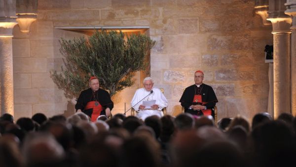 benoit-XVI-2008-bernardins