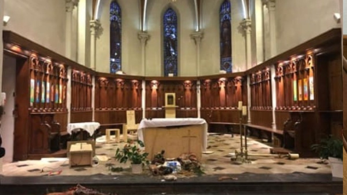 eglise-profanee-champagne-au-mont-dor-Rhone.jpg
