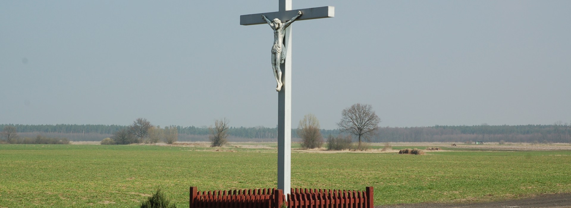 Krzyż na polu w Karszynie