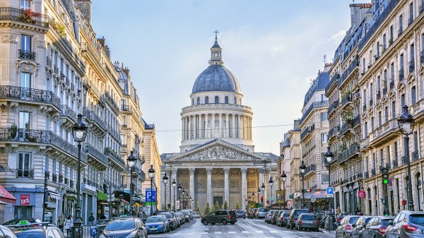 PANTHEON-PARIS-shutterstock_561636367.jpg