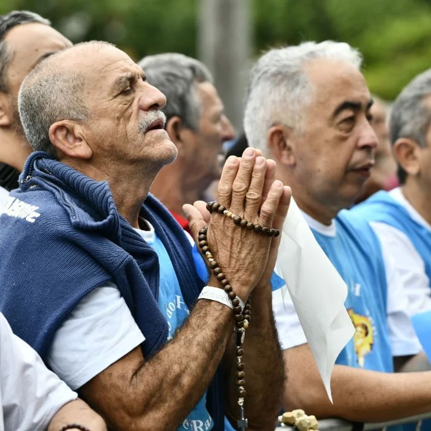 Brésil : 70.000 hommes réunis pour prier le Rosaire Chapelet-des-hommes3