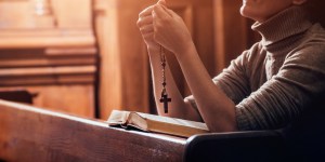[VIDÉO] Quand le diable te fait prier
