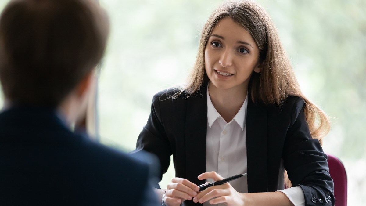 BANK-MONEY-ADVICE-WOMAN.jpg