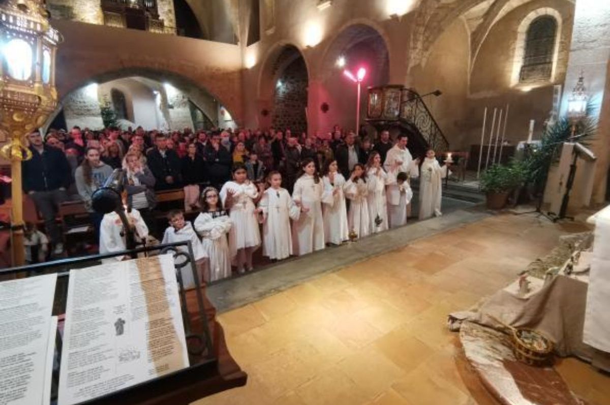 Enfants de choeur, messe, Hérault, France