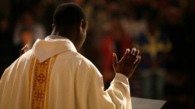 PRIEST-PRETRE-AFRICAN-FIDEI-DONUM-GODONG-FR346630C.jpg