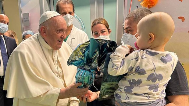 Pope-Francis-visited-children-hospitalized-in-the-pediatric-oncology-ward-in-the-A-Gemelli