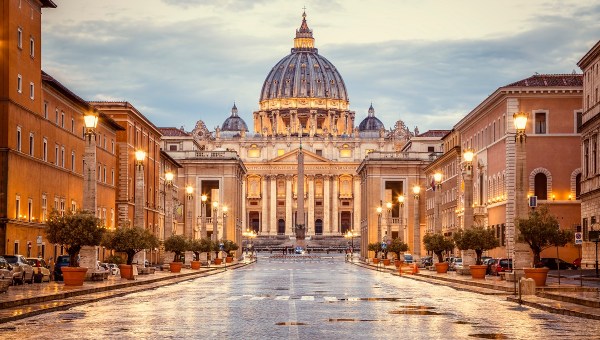St Peter's Basilica, street view