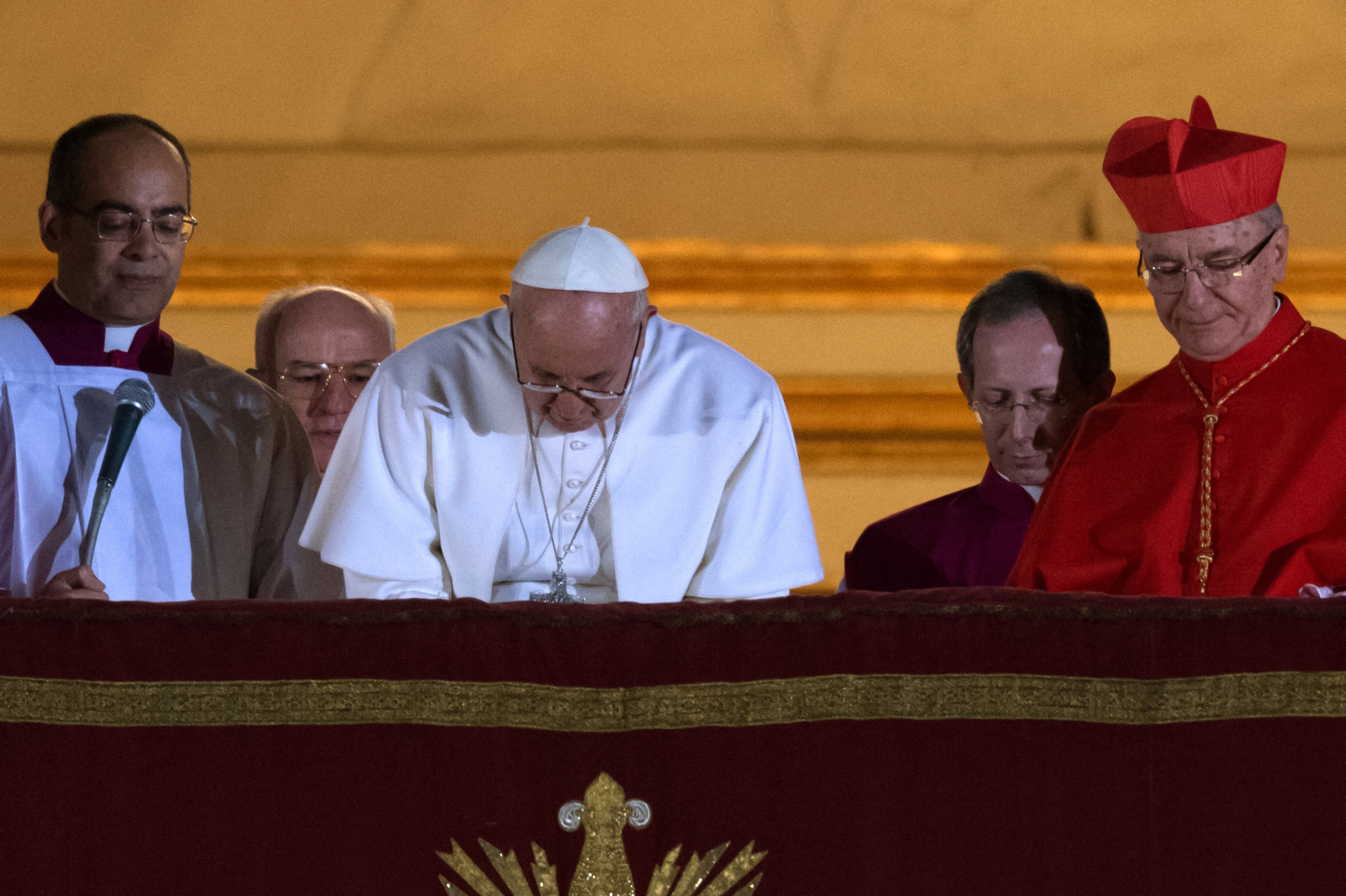 Les dix gestes du pape François qui éclairent son pontificat