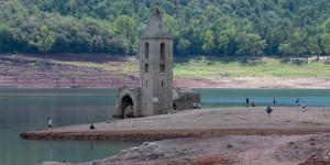 Espagne : une église engloutie réapparaît