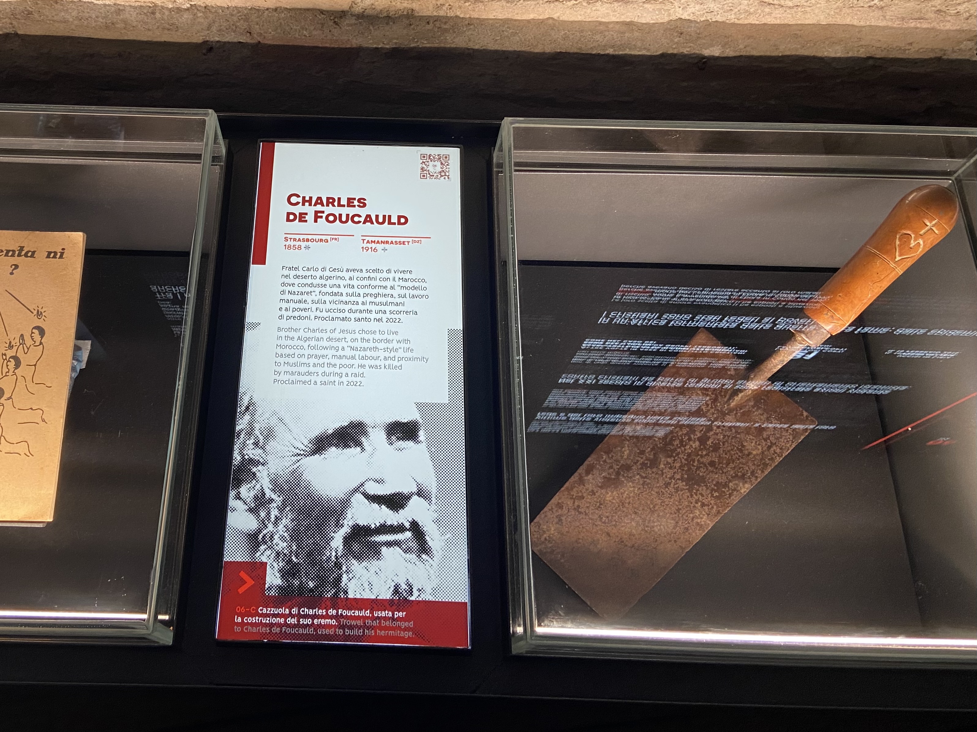 Objets exposés au mémorial des martyrs contemporains