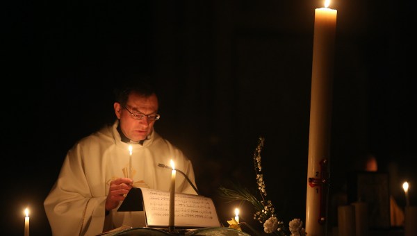 Corner Item Image - [VIDÉO] Qu’est-ce que l’Exultet chanté lors de la Vigile pascale ?