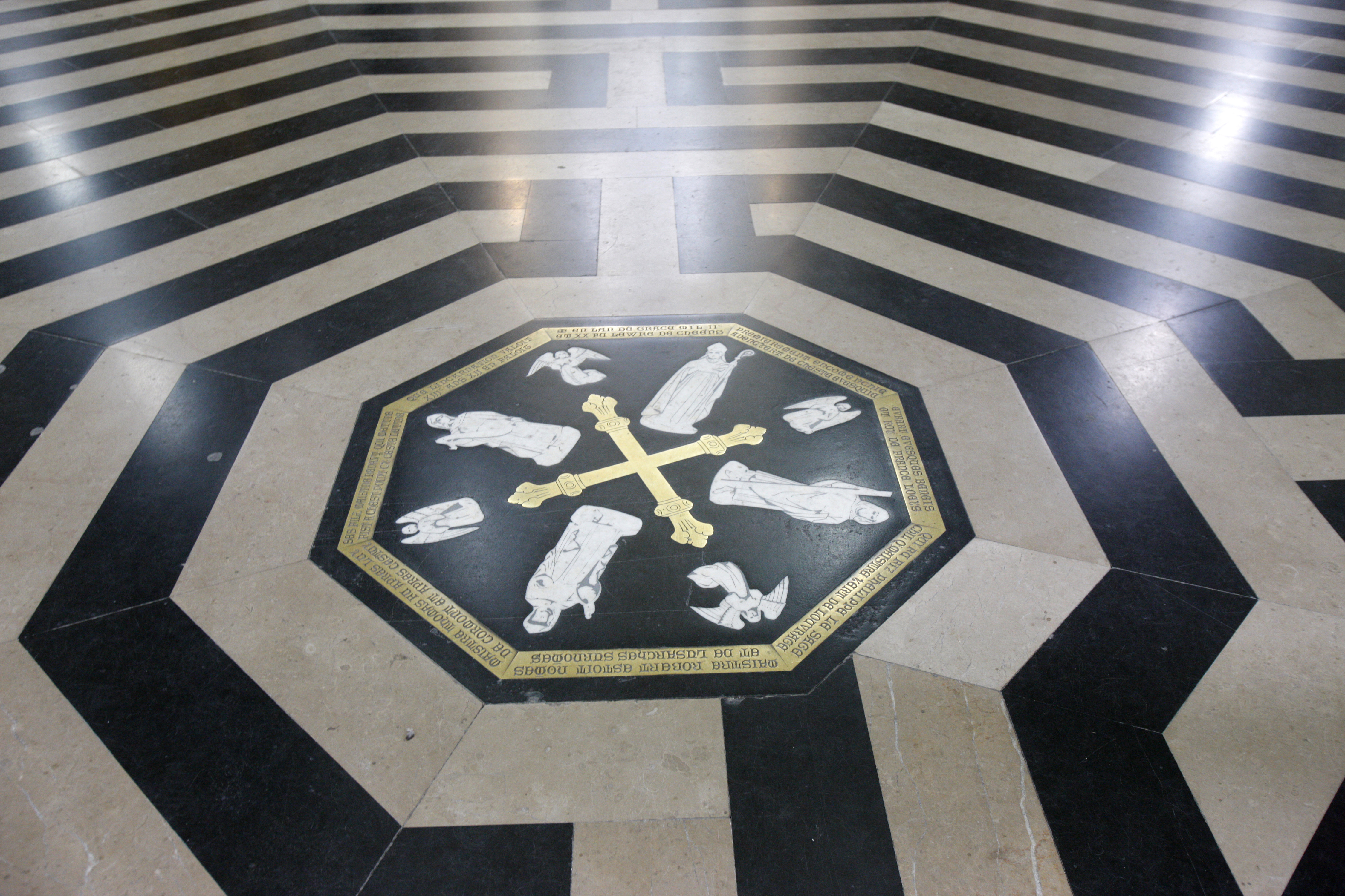 Les labyrinthes des églises de France