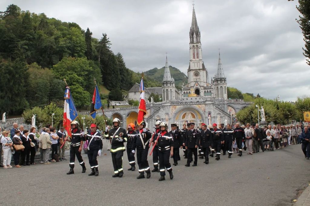 Pelerinage-lourdes-sapeurs-pompiers-2.jpg