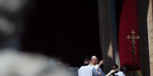 Bénédiction Urbi et Orbi : le Pape demande la fin des conflits dans le monde