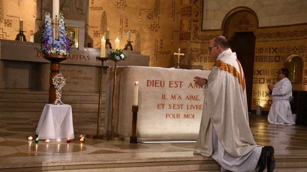 RELIQUES-MARTYRS-RUE-HAXO-MICHEL-POURNY.jpg