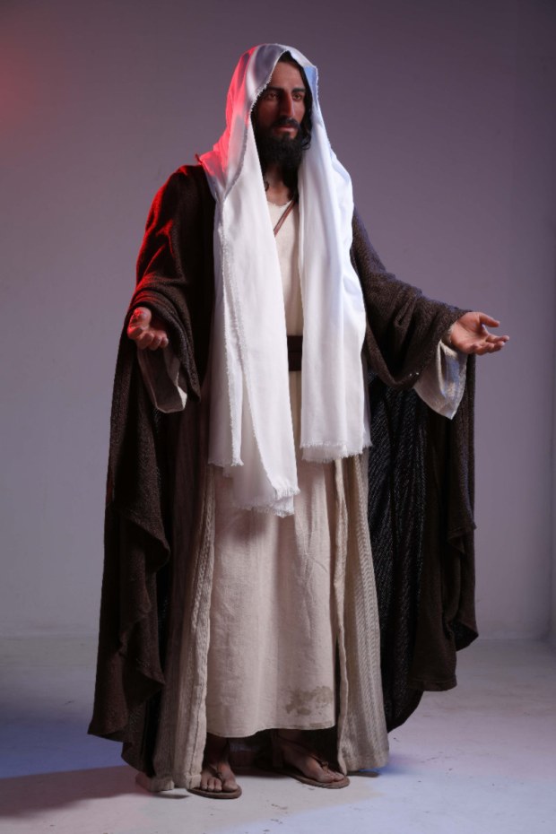 Il réalise une statue hyperréaliste de Jésus à partir du Saint-Suaire