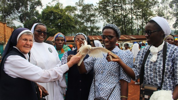 Congo, RDC, Afrique, religieuse, colombe, paix