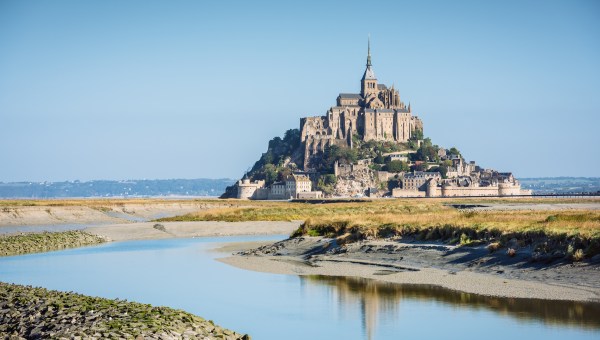 MONT-SAINT-MICHEL-shutterstock_1055844497.jpg