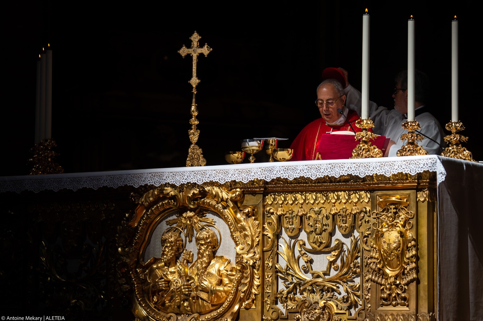 Une messe pour que la France poursuive son rôle singulier au sein de la communauté internationale Mass-for-France-celebrated-by-Cardinal-Dominique-Mamberti-Antoine-Mekary-ALETEIA-AM_2608