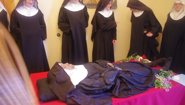 Incorrupt body of Sister Wilhelmina viewed by nuns