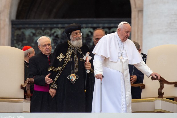 Pope-Francis-and-Leader-of-the-Coptic-Orthodox-Church-of-Alexandria-Pope-Tawadros-II-