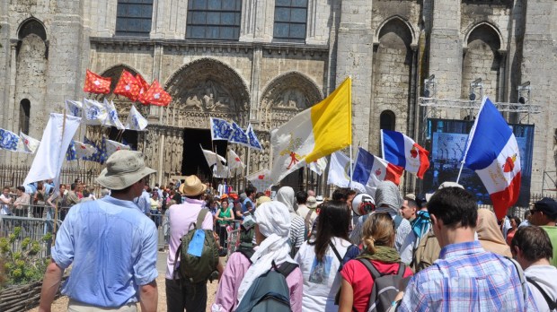 Pourquoi le pèlerinage de Chartres séduit[-il] toujours plus ? Chartres