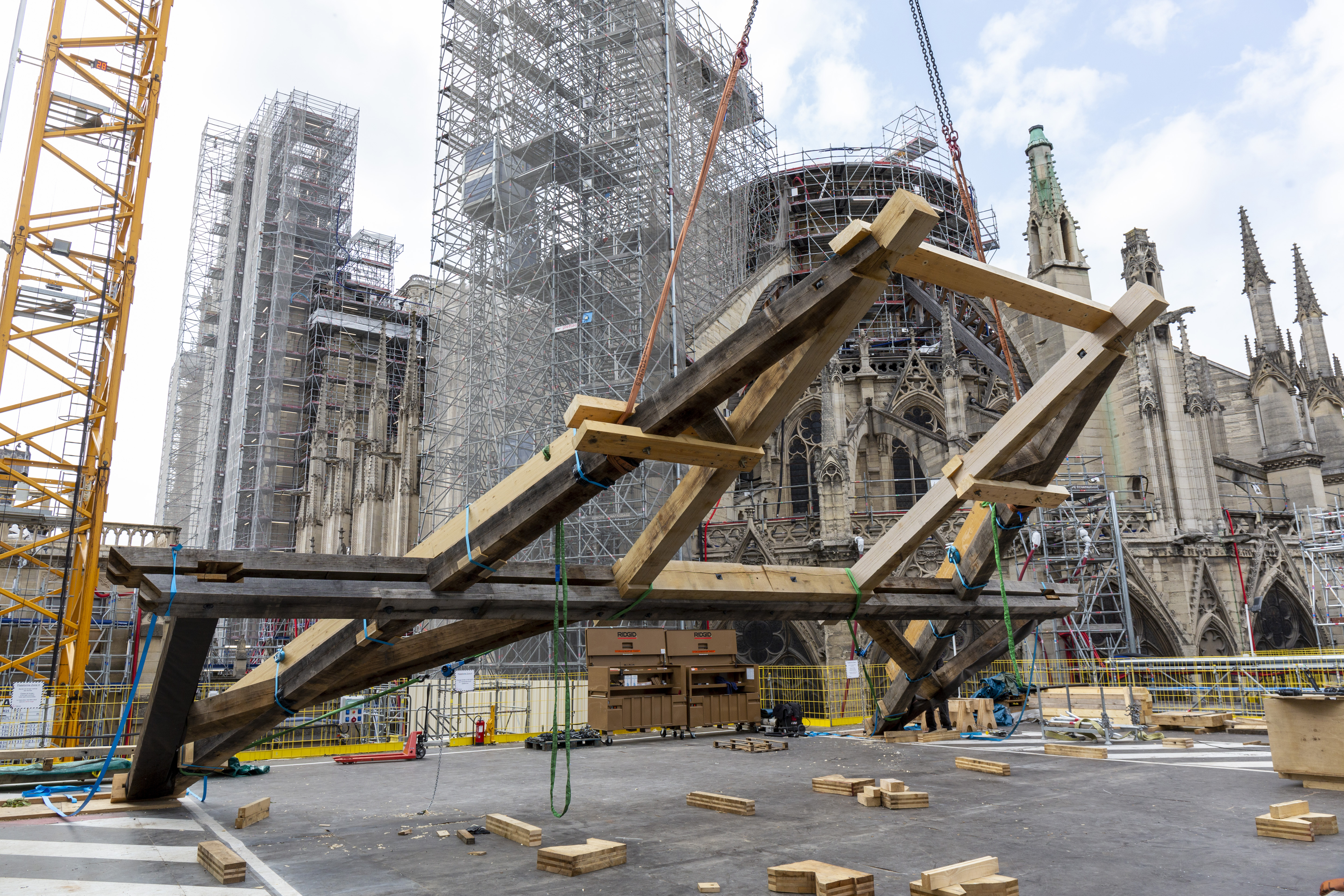 Montage des fermes de Notre-Dame de Paris