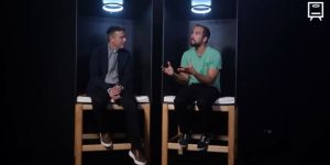 Franjo dans le confessionnal du père Matthieu
