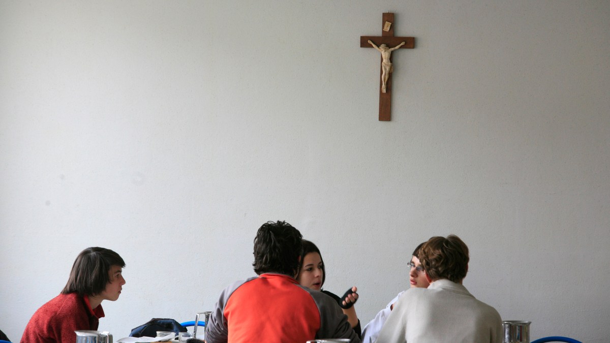 enseignement-prive-catholique-godong.jpg