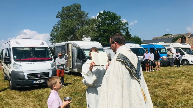 BENEDICTION-CAMPING-CAR-DONC-CEDRIC.