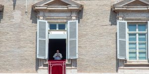 Angélus : le Pape invite à prendre conscience du don de son baptême