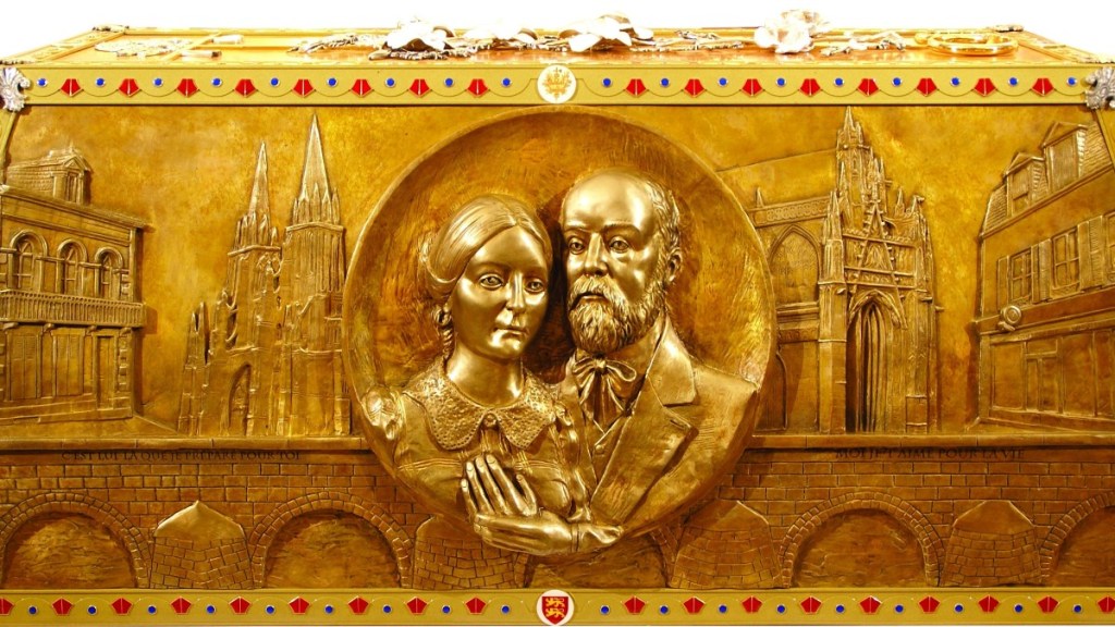 UNE-Reliquaire-saints-Louis-et-Zelie-Martin-©Sanctuaire-de-Lisieux.jpg