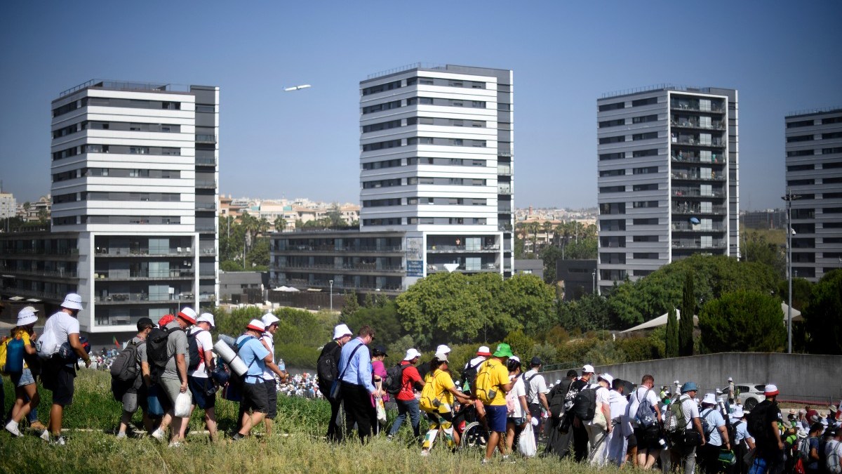 PILGRIMS-LEAVE-LISBON.jpg
