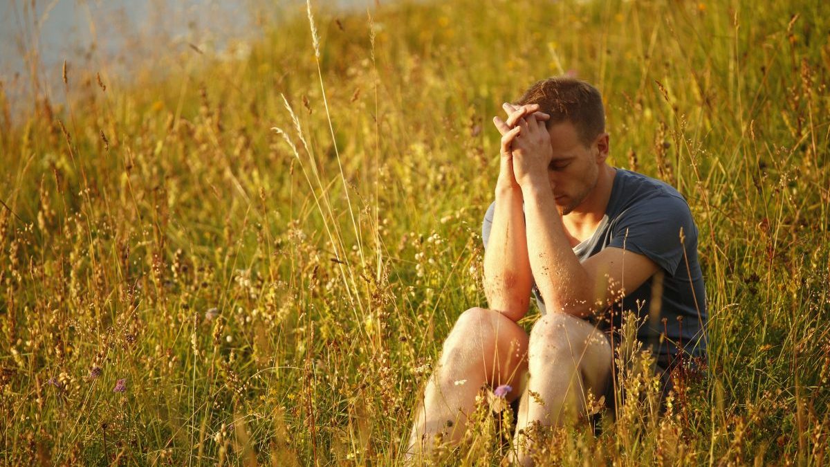 PRIERE-HOMME-NATURE-GODONG-FR492453A-e1721060349956.jpg