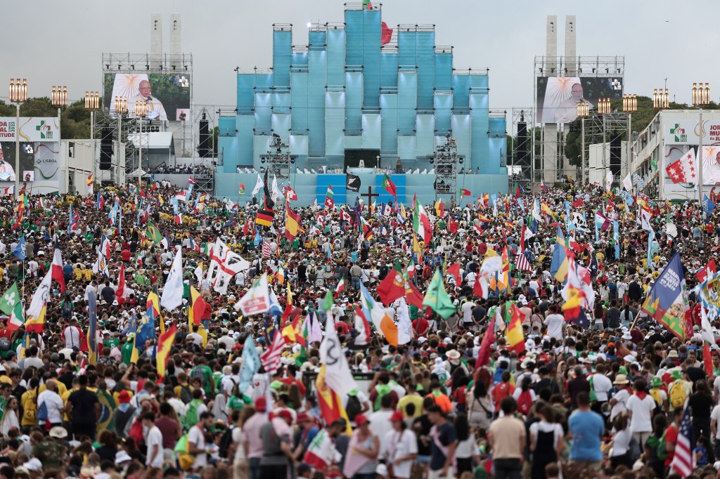 Pilgrims-attend-the-opening-mass-of-the-World-Youth-Day-2023-AFP