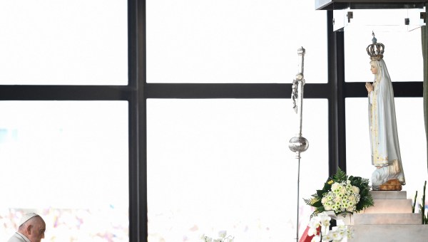 Pope-Francis-Holy-Rosary-prayer-Chapel-of-Apparitions-Sanctuary-of-Our-Lady-of-Fatima