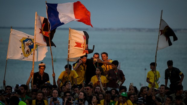 Pope-Francis-World-Youth-Days-vigil-with-young-people-in-Tejo-Park-French-Falg-AFP