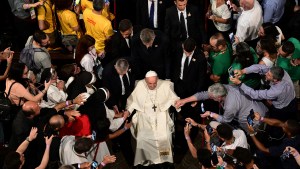 Pope Francis greets faithfuls after celebrating vespers at the Jeronimos Monastery in Lisbon - World Youth Day
