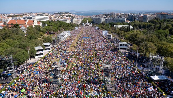 Stations of the Cross ceremony with young people in Edward VII Park, in Lisbon