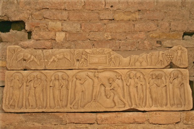 Fig4Sarcophage_cerf_grappe