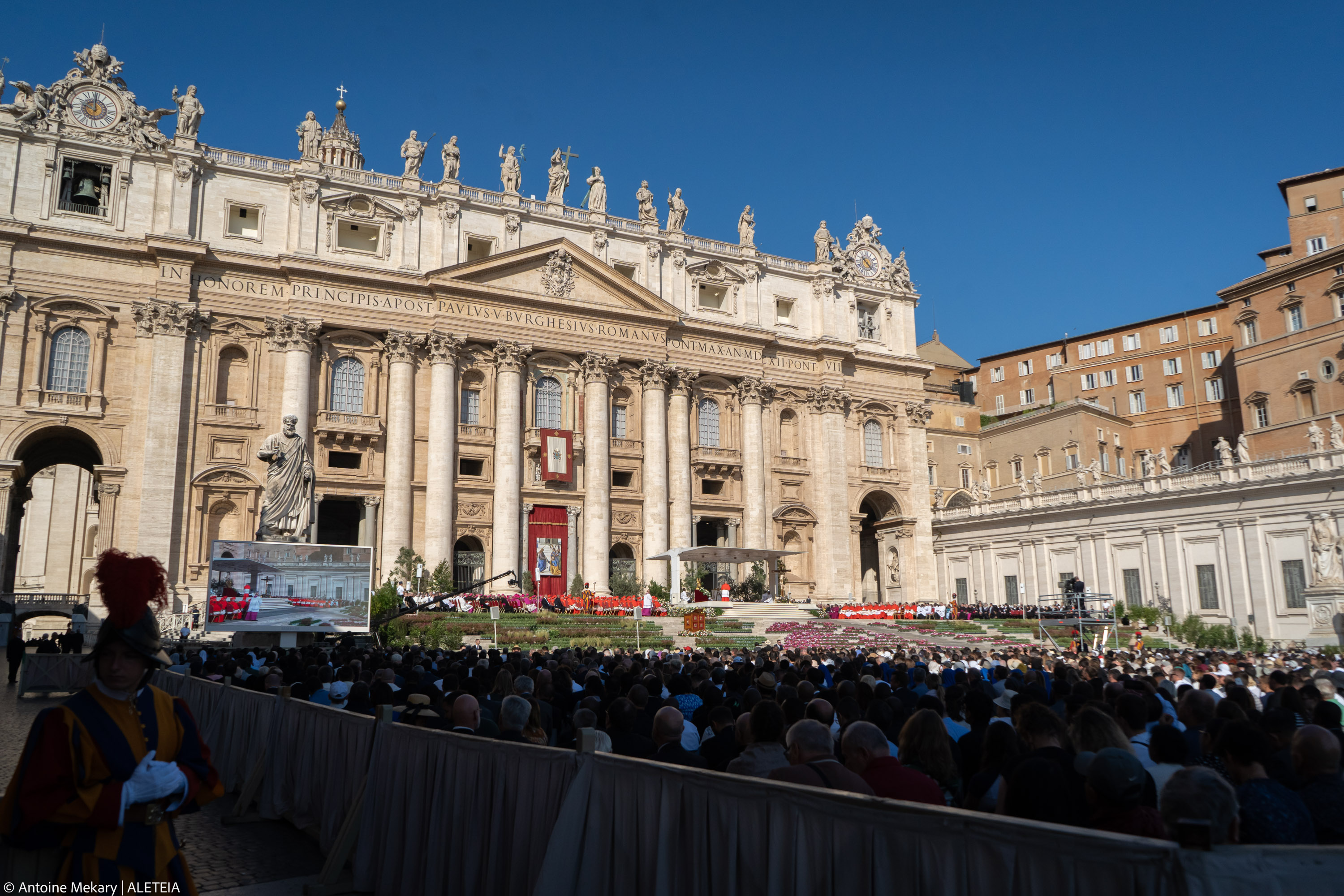 [EN IMAGES] Les « visites de chaleur » aux nouveaux cardinaux sous les ors du Vatican