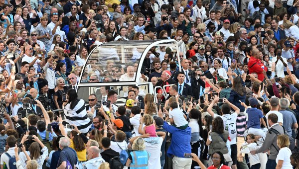 Corner Item Image - François et la France, une délicate relation