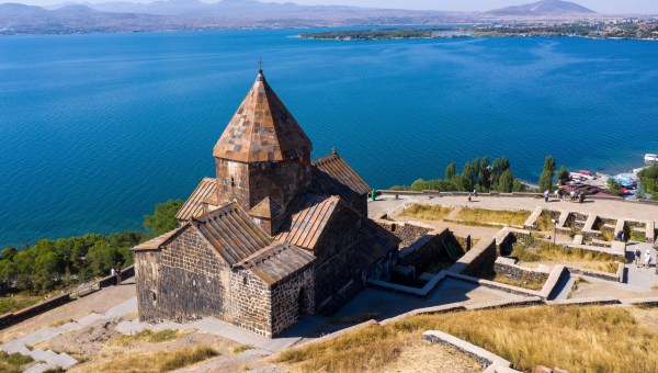 SEVAN-ARMENIE-shutterstock