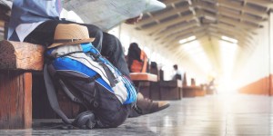 « La grâce agit dans la faiblesse » : récit du pèlerinage mendiant de trois amis sur les pas de Thérèse